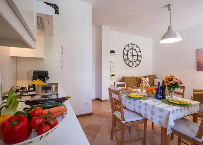 Casa Al Prato Apt. A * 瓦伦纳