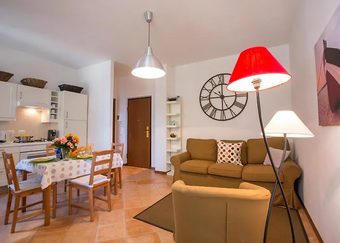 Casa Al Prato Apt. A * 瓦伦纳